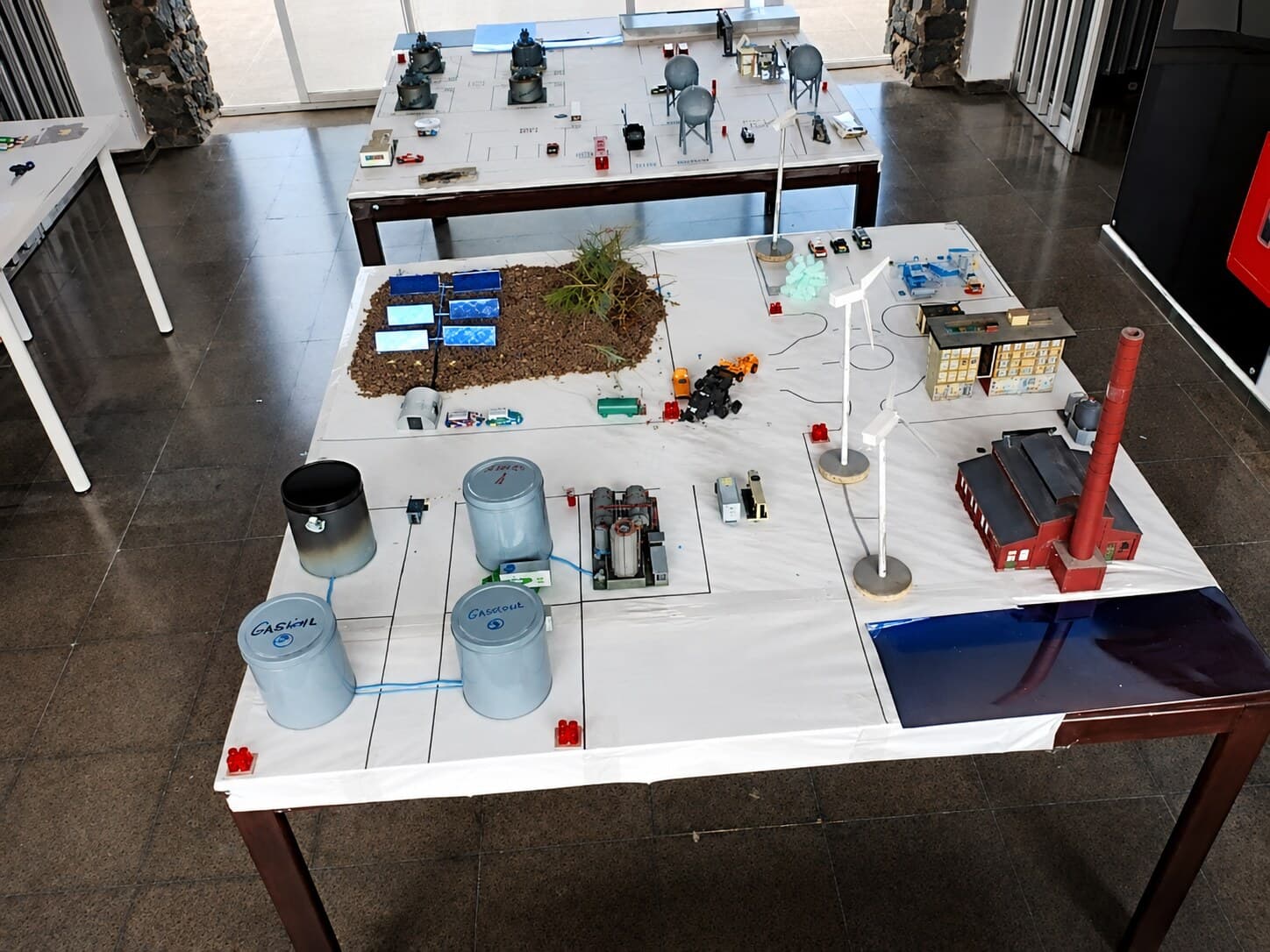 Maqueta de una instalación industrial utilizada como herramienta de formación